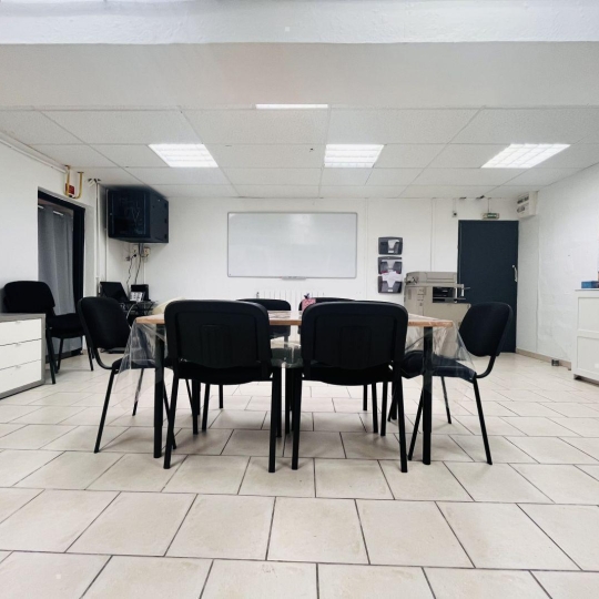  Annonces LOCATION GARD : Local / Bureau | BAGNOLS-SUR-CEZE (30200) | 209 m2 | 289 000 &euro; 