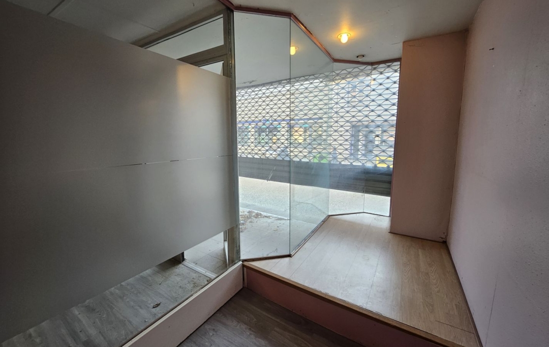 Annonces LOCATION GARD : Local / Bureau | BAGNOLS-SUR-CEZE (30200) | 51 m2 | 75 000 &euro; 