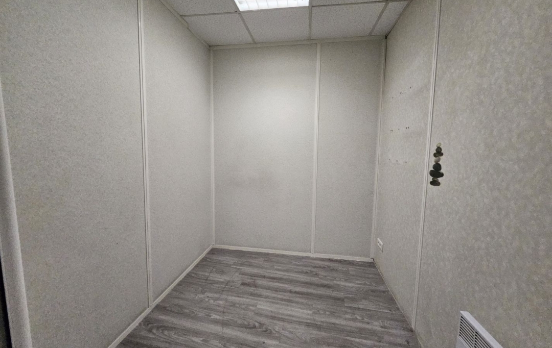 Annonces LOCATION GARD : Local / Bureau | BAGNOLS-SUR-CEZE (30200) | 51 m2 | 75 000 &euro; 