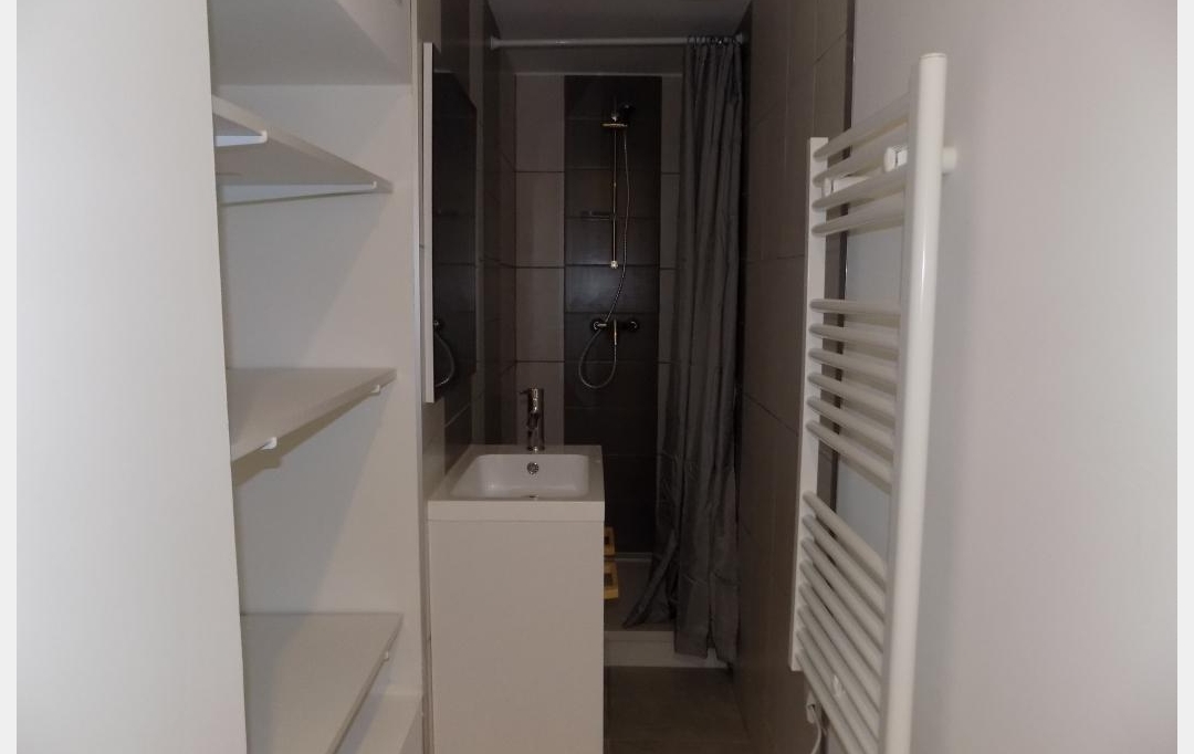 HELLO LOC : Appartement | SAINT-GERVAIS (30200) | 30 m2 | 340 € 