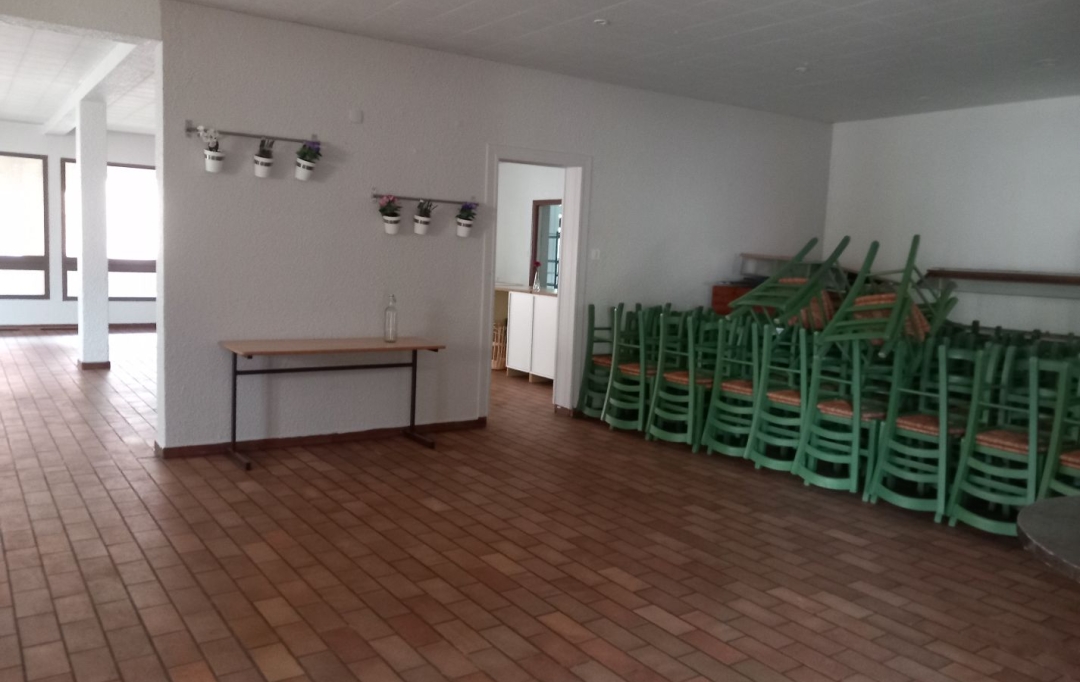 Annonces LOCATION GARD : Office | BIELLE (64260) | 292 m2 | 920 &euro; 