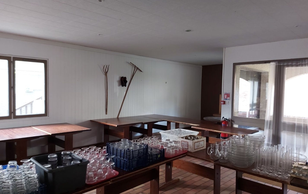 Annonces LOCATION GARD : Office | BIELLE (64260) | 292 m2 | 920 &euro; 