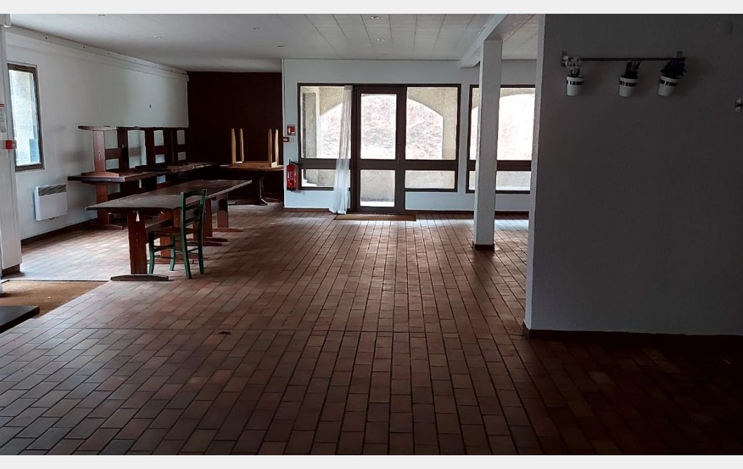 Annonces LOCATION GARD : Office | BIELLE (64260) | 292 m2 | 920 &euro; 